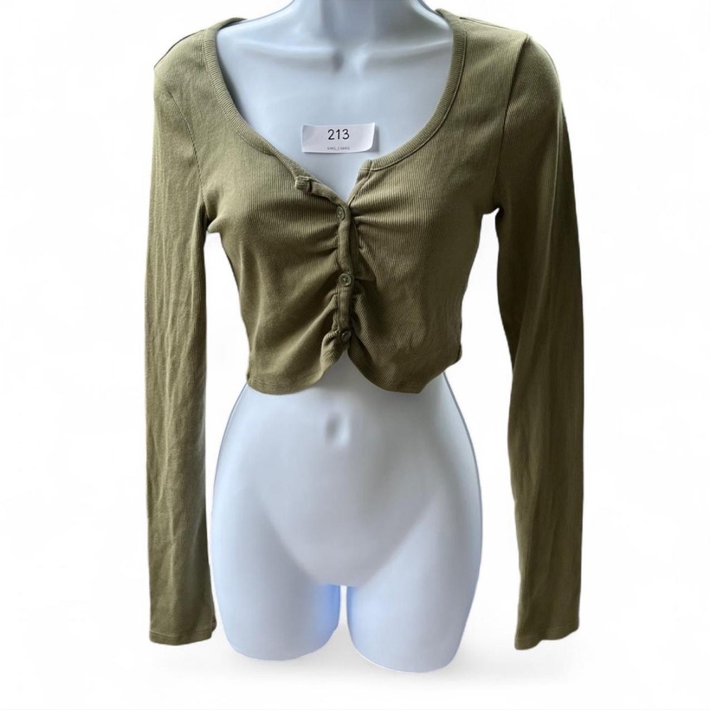 American‎ Eagle olive green long sleeve button up crop top.